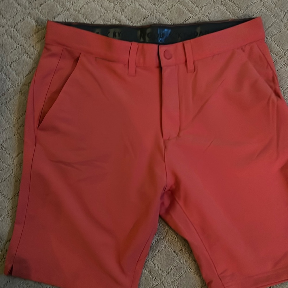 Men’s golf shorts